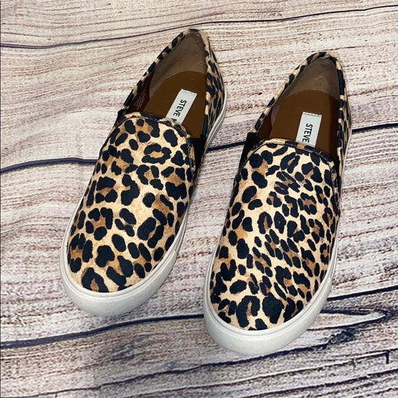 Steve Madden Shoes - NWOB STEVE MADDEN SAFARY SLIP ON SNEAKERS